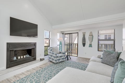 Bright & Airy Myrtle Beach Condo: 1 Block to Ocean Apartment in Myrtle Beach