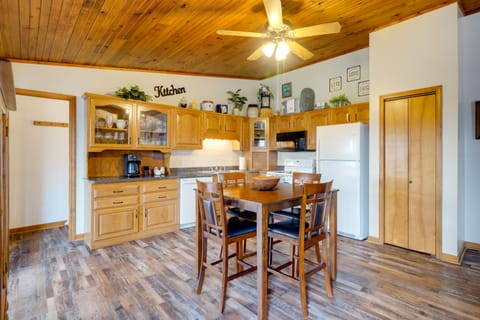 Cozy Belgrade Cottage w/ Wood-Burning Stove! Cottage in Ozark Mountains