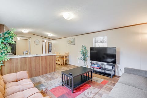 Pet-Friendly Home ~ 5 Mi to Blue Ridge Parkway! House in Asheville