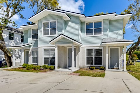 Fernandina Beach Townhome, Steps to Public Beach Apartment in Fernandina Beach
