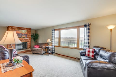 Quiet Greenwich Home w/ Pool + Screened Porch! House in Ohio