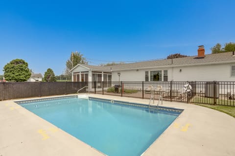 Quiet Greenwich Home w/ Pool + Screened Porch! House in Ohio