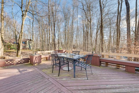 Game Room & Fire Pit: Chic Pocono Pines Home! House in Pocono Pines