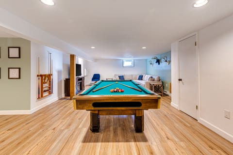 Game Room & Fire Pit: Chic Pocono Pines Home! House in Pocono Pines