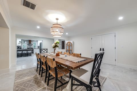 Pool & Home Theater: Lighthouse Point Home! House in Lighthouse Point