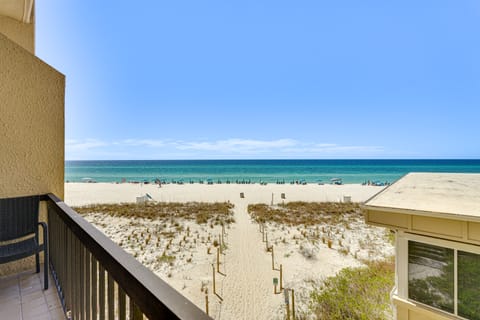Beachfront Panama City Condo w/ Balcony + Views! Apartment in Sunnyside