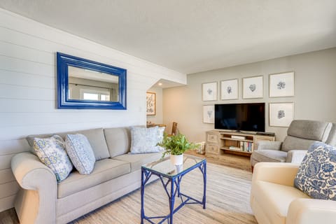 Beachfront Panama City Condo w/ Balcony + Views! Apartment in Sunnyside