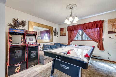 Tobyhanna Home w/ Fire Pit: 1 Mi to Lake Carobeth! House in Coolbaugh Township