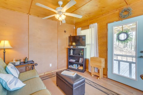 Lakefront Delta Cabin Rental w/ Boat Dock + Deck! House in Alabama