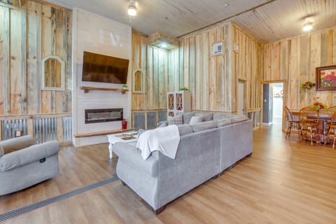 Downtown Lineville Vacation Rental ~ 10 Mi to Lake Apartment in Alabama