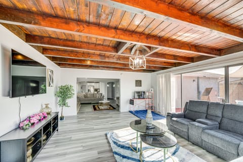 Furnished Patio! South Central Home 14 Mi to DTLA House in Compton