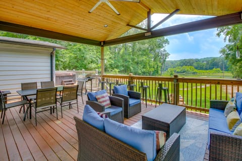 Riverfront Royal Home w/ Hot Tub & Fire Pits! House in Garland County