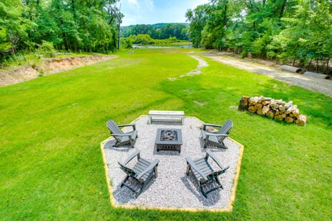 Riverfront Royal Home w/ Hot Tub & Fire Pits! House in Garland County