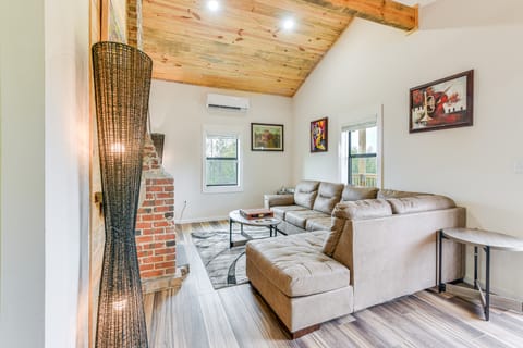 Abbeville Cabin on 450 Acres: Near Lake Eufaula! House in Alabama