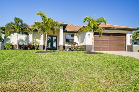 8 Mi to Dtwn: Canalfront Home in Cape Coral! House in Cape Coral