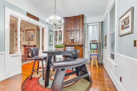 Walk to Downtown: Historic Home in Mobile House in Mobile