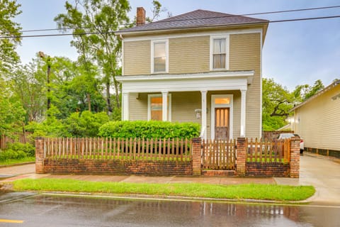 Walk to Downtown: Historic Home in Mobile House in Mobile
