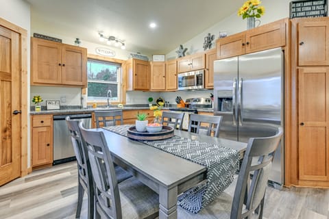 Castle Rock Lake Cabin: Water & Trail Access! House in Castle Rock Lake