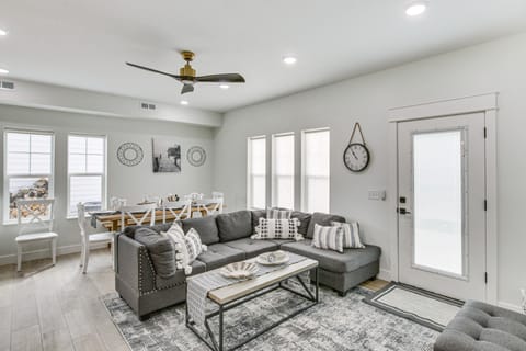 Modern & Spacious Garden City Home w/ Pool Access! House in Garden City