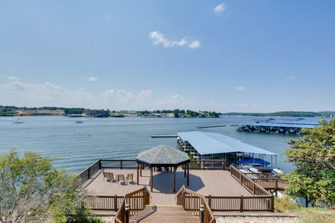 Lakefront Retreat w/ Community Pool in Osage Beach Apartment in Osage Beach