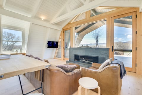 Riverfront Montana Retreat - Deck, Fire Pit & Pond House in Butte