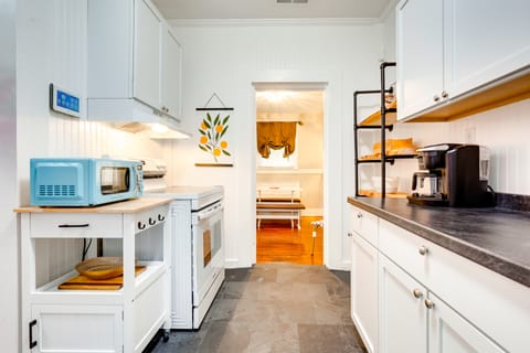 Lovely Mobile Home w/ Smart TV: 2 Mi to Downtown! House in Mobile