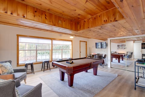 Smoky Mountains Cabin w/ Lake Access & Game Room! House in Douglas Lake