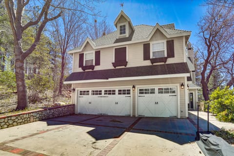 Lake Arrowhead Home: Mountain View, Walk to Water! House in Lake Arrowhead