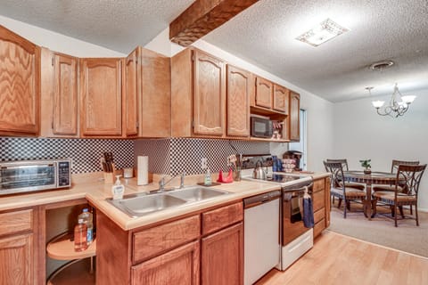 Harrisburg Home w/ Private Yard + Screened Porch! House in Kentucky