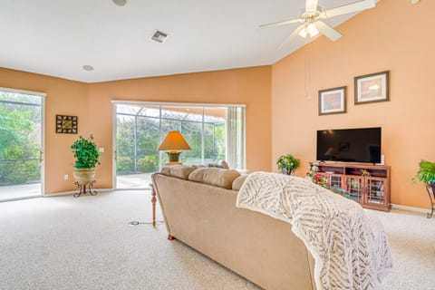 1 Mi to Rainbow Springs State Park: Home w/ Lanai! House in Florida