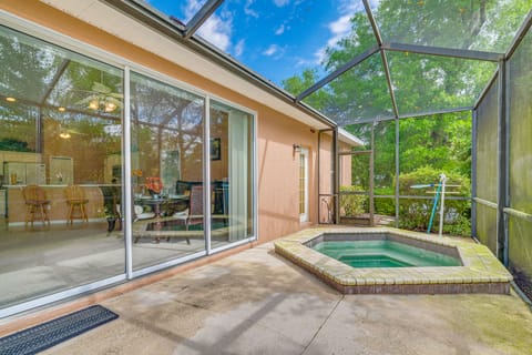 1 Mi to Rainbow Springs State Park: Home w/ Lanai! House in Florida