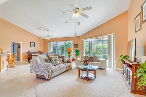 1 Mi to Rainbow Springs State Park: Home w/ Lanai! House in Florida