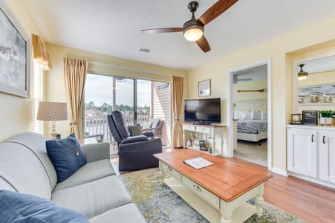 5 Mi to Beach: Myrtle Beach Condo w/ Pool Access! Apartment in Carolina Forest