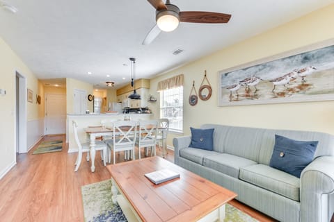 5 Mi to Beach: Myrtle Beach Condo w/ Pool Access! Apartment in Carolina Forest