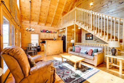 Sevierville Cabin w/ Hot Tub ~ 4 Mi to Nat’l Park! House in Sevier County