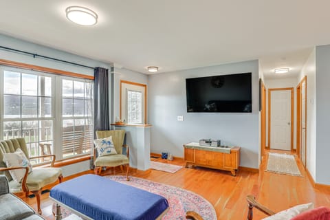 Views of Canandaigua Lake: Middlesex Retreat! House in Canandaigua Lake