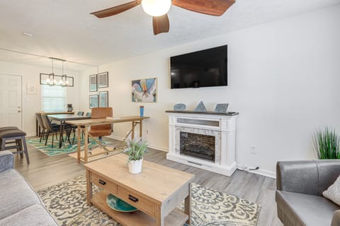 Modern Conyers Retreat - 9 Mi to Arabia Mountain! House in Conyers