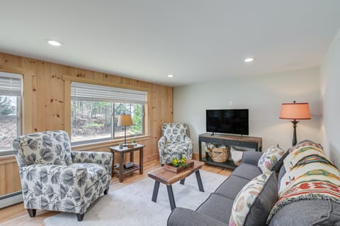 Steps to Lake Access! Eastbrook Family Cabin House in Eastbrook