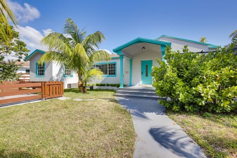 2 Mi to Hollywood Beach: Pet-Friendly Cottage Cottage in Hollywood