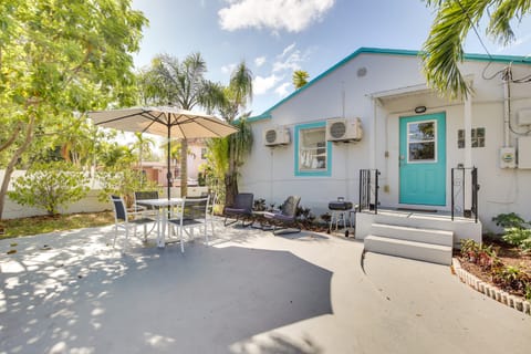 2 Mi to Ocean: Hollywood Beach Bungalow w/ Patio Cottage in Hollywood