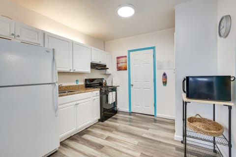 2 Mi to Ocean: Hollywood Beach Bungalow w/ Patio Cottage in Hollywood