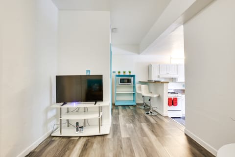 Near Haulover Park: Hollywood Cottage w/ Yard! Cottage in Hollywood