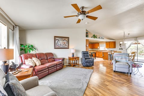 Furnished Patio! Group Desert Escape in Morristown House in Maricopa County