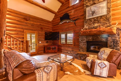 Spacious Rifle Cabin w/ Deck + Mountain Views! House in Colorado