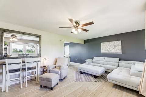 Dry Ridge Farmhouse w/ Hot Tub + Game Room! House in Ohio