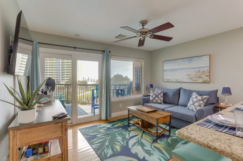Walk to Seawall & Beach! Galveston Condo w/ Pool Apartment in Galveston Island