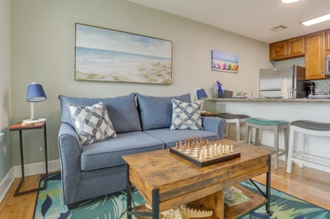 Walk to Seawall & Beach! Galveston Condo w/ Pool Apartment in Galveston Island