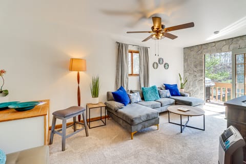 Lovely Tobyhanna Getaway w/ Game Room & Fire Pit! House in Coolbaugh Township