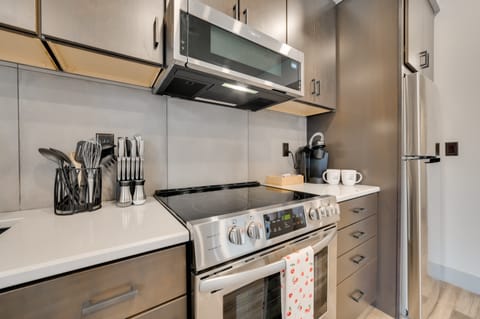 Walk Everywhere! Central Traverse City Condo Apartment in Traverse City