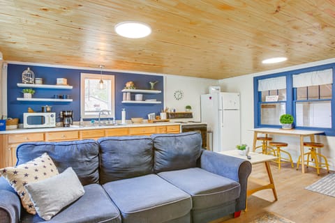 Cozy Wellston Cabin - Walk to Crystal Lake! House in Michigan